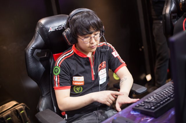 开云体育中国-PSG绝杀LGD，Deft完成史诗逆转鏖战多局半决赛，点燃全场激情