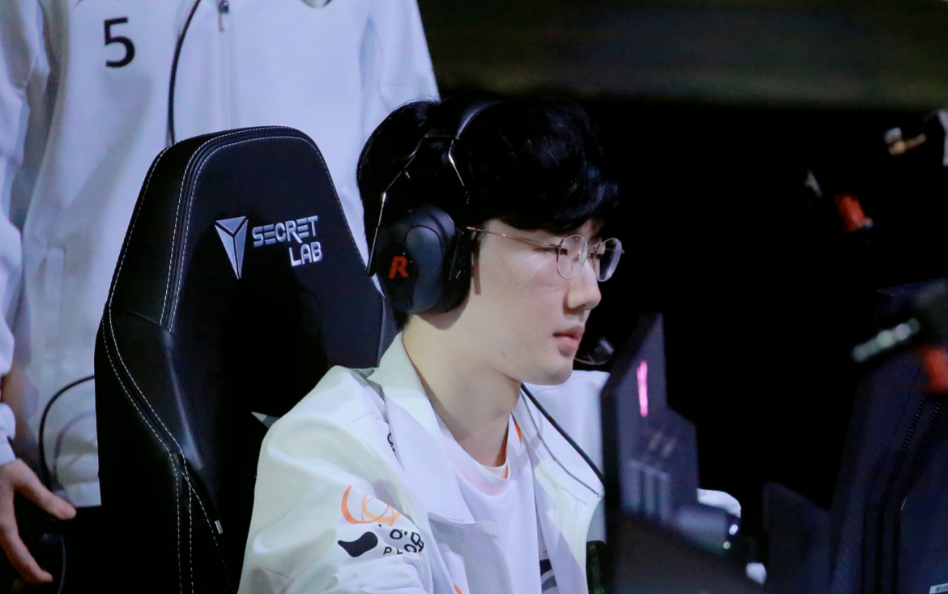 关于KT血洗GEN，Clid团战一打五宿敌对决半决赛，锁定晋级资格的信息