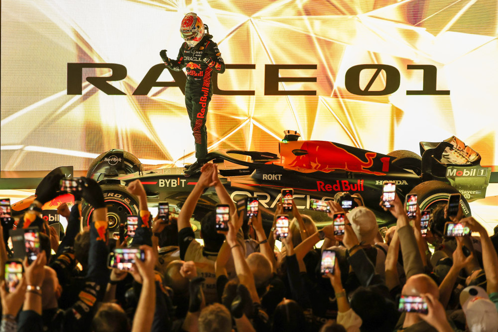 阿斯顿马丁鏖战威廉姆斯，佩雷兹高光表现